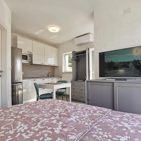 Glorijeta By Interhome Apartment Šilo