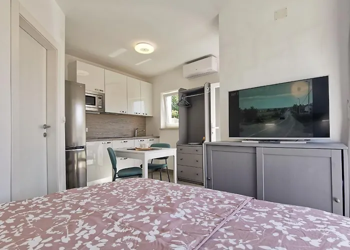 Glorijeta By Interhome Apartment Šilo